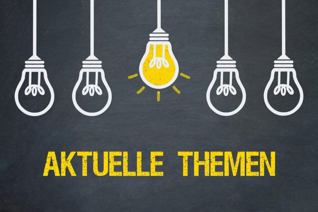 Aktuelle Themen / Tafel mit Glühbirnen